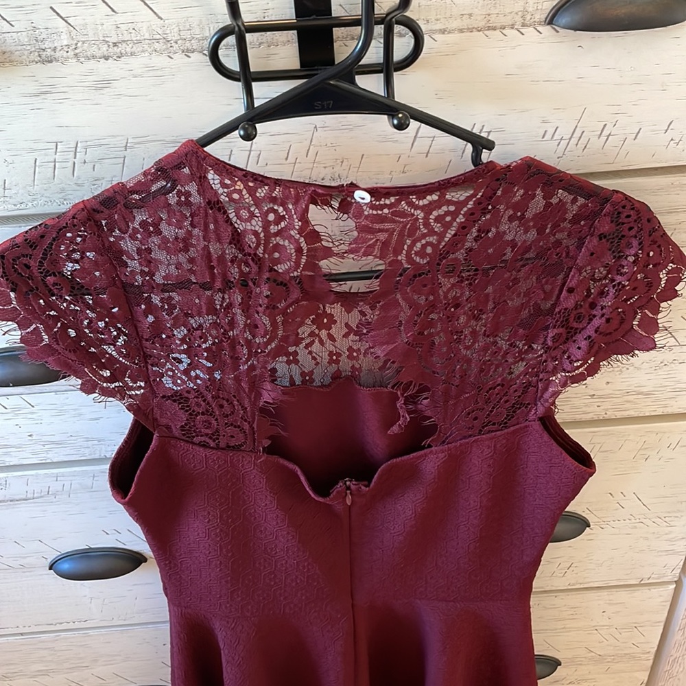 Burgundy Francesca’s dress - Picture 3 of 7